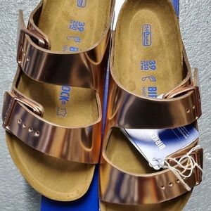 NWT metallic cooper birkenstock sandals.